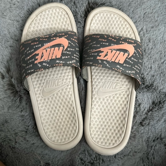 Nike slides - Picture 1 of 2